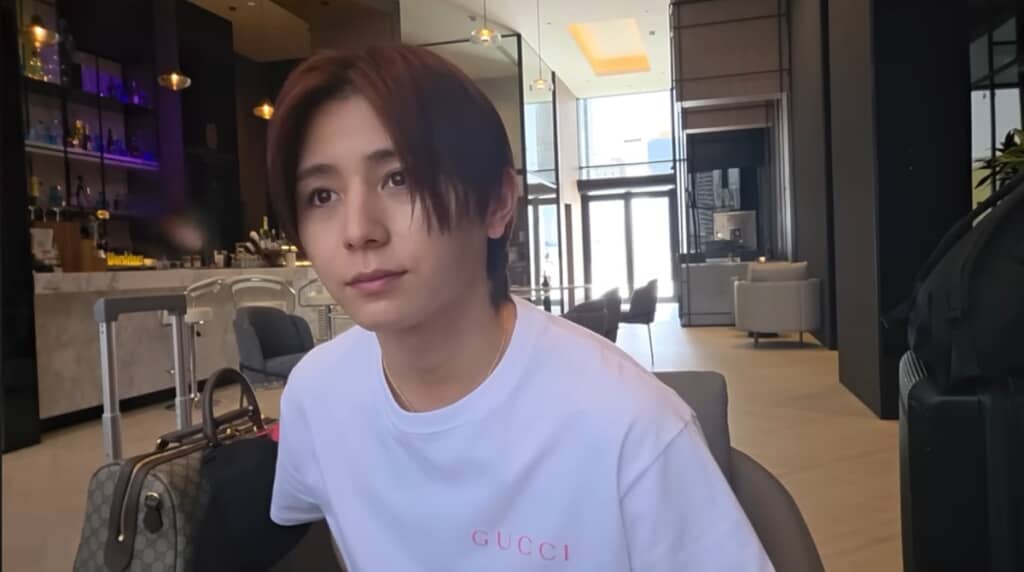 カフェにいる山田さん