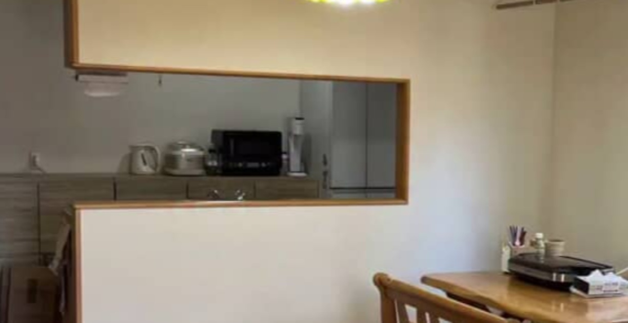 「理想のキッチンを作りたい」2児の母が、壁をぶち破りDIYしたら……　驚きの空間が完成し「カーチャンすげーよ!!」（1/3） | リフォーム・リノベーション・DIY ねとらぼ