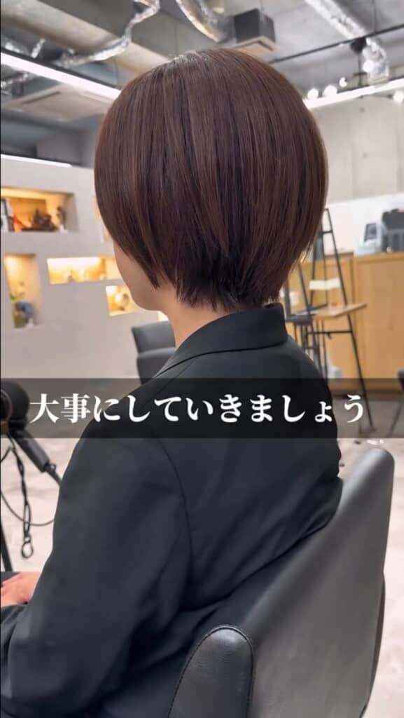雑にされたショートヘアをプロが手直し