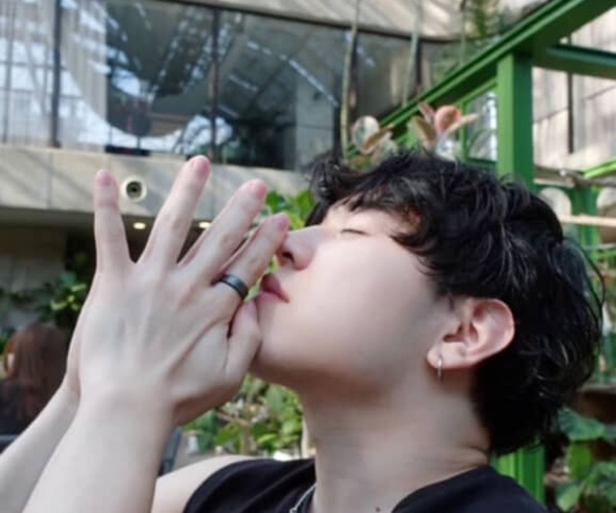 彼氏、彼女の前でカッコつけるも“腕”だけ……　別人のような姿に「吹いた」「ハチに刺されたみたい」と120万再生 | ライフスタイル ねとらぼ