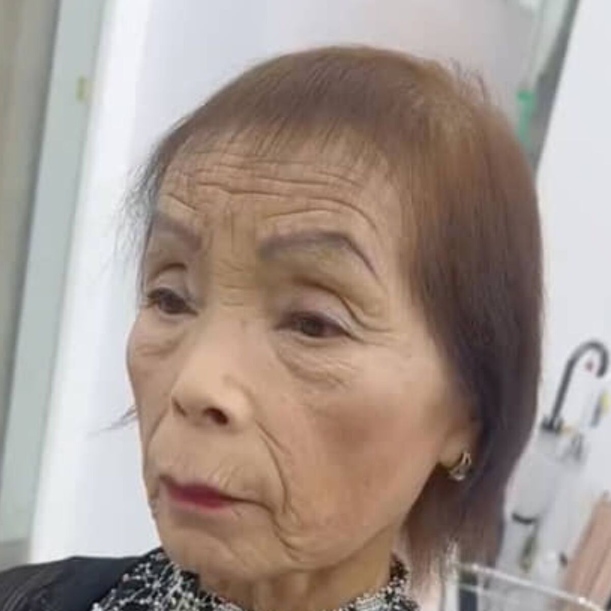 母、思い切って“娘おすすめの美容室”へ行ったら……　衝撃の仕上がりに「カッコいい」「プロは凄いですね」と400万再生 | 美容 ねとらぼ