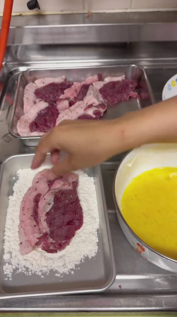 立派なロース肉をカツに