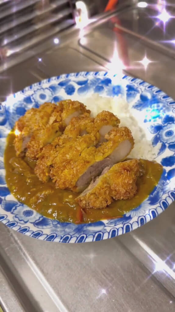 イノシシのカツカレーが完成！