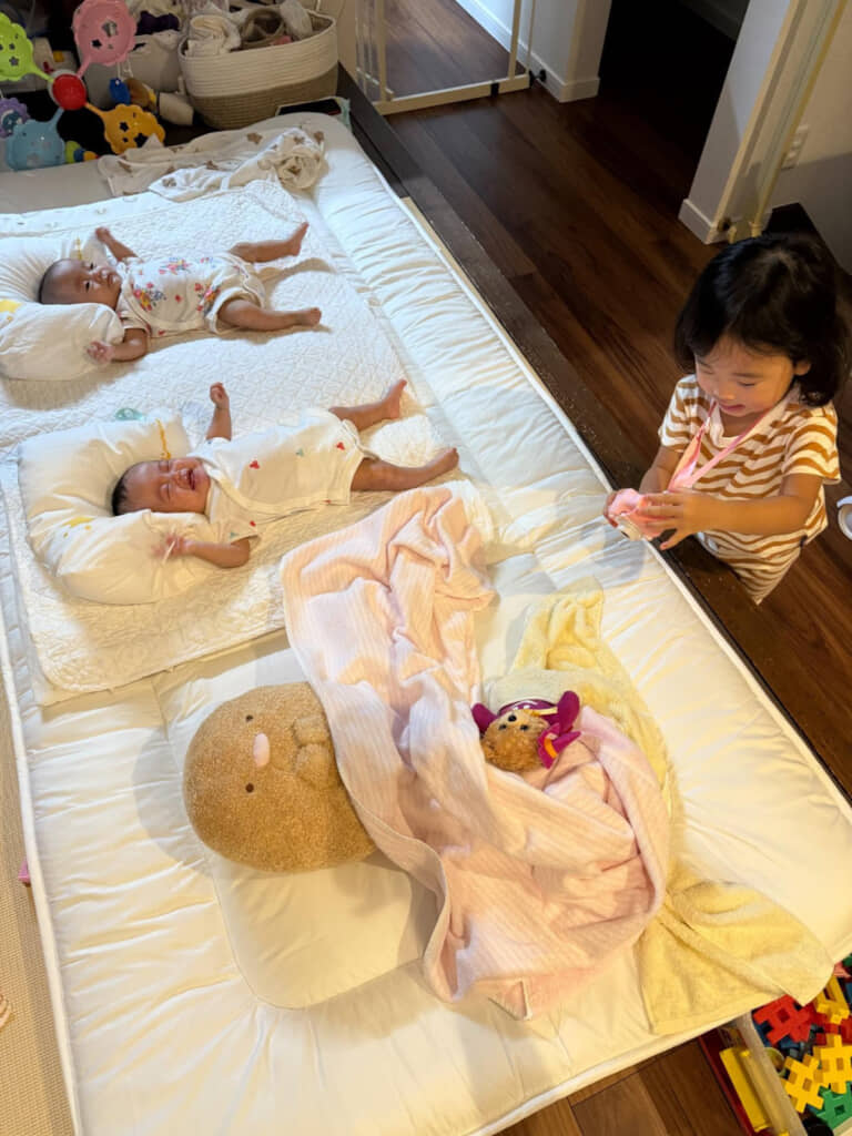 長女によって“3つ子”にされていました