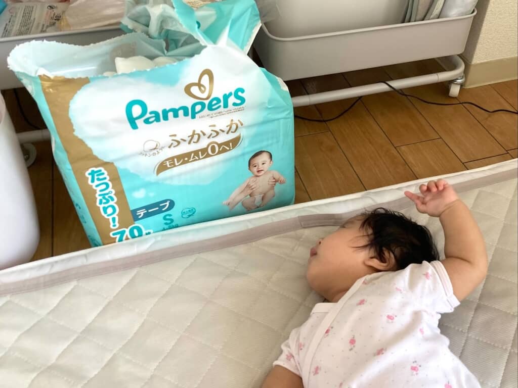 パッケージ写真の赤ちゃんとお話し中