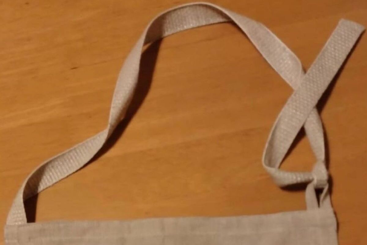 万博から帰宅した母→エプロンにまさかの刺しゅう！？　完成品が「天才」「オフィシャルグッズにしてほしい」 | ライフスタイル ねとらぼ