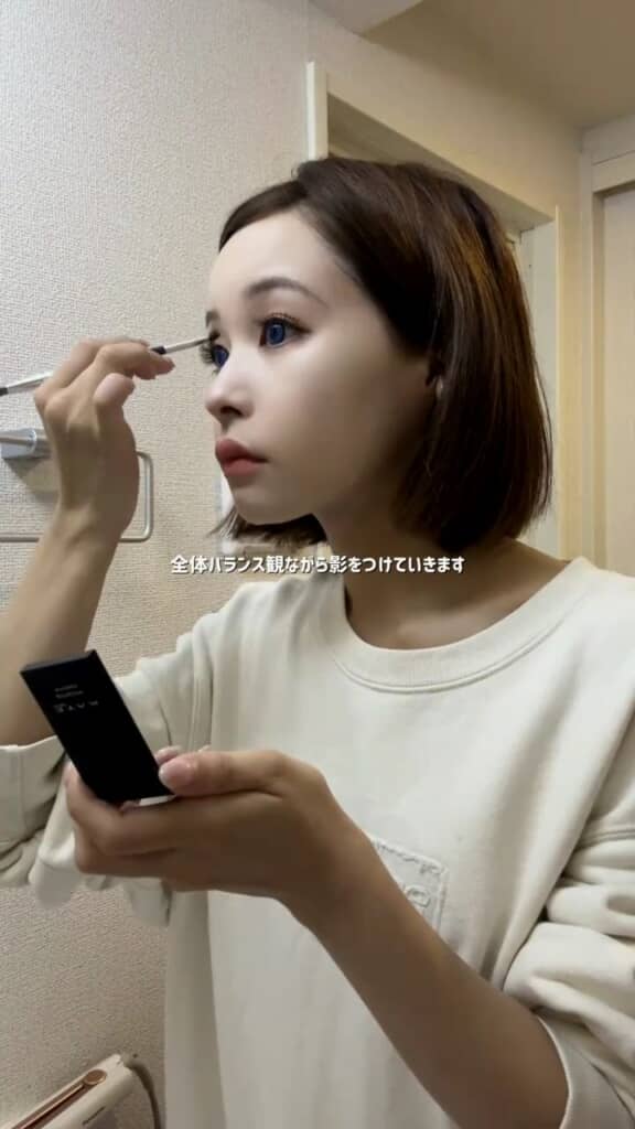 つけまつげは中央にボリューム