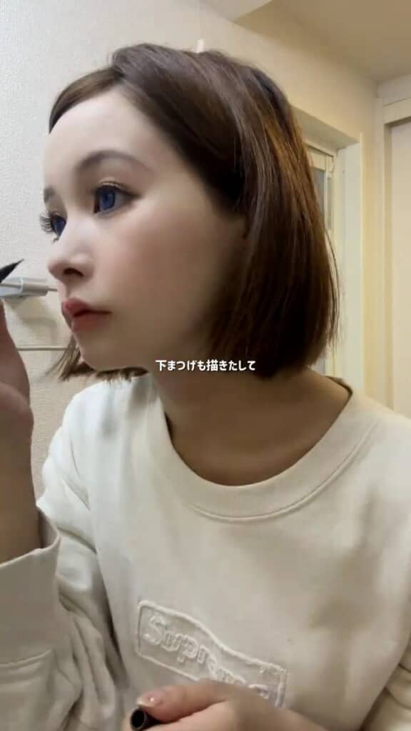 下まつげも描き足します