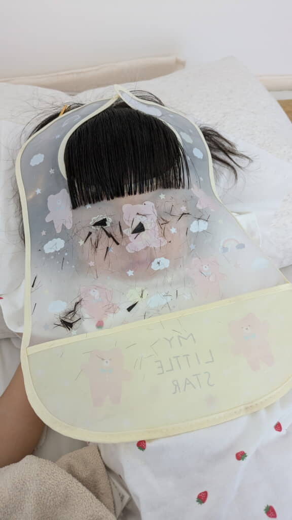 濡らしたコームで前髪をといてから切るだけ！