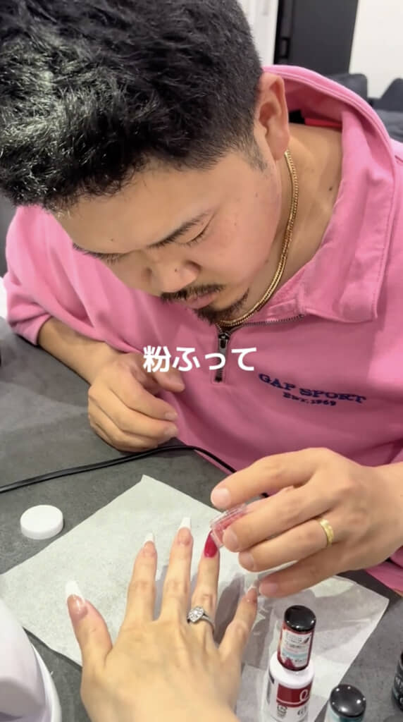 ラメパウダーを振りかけて……