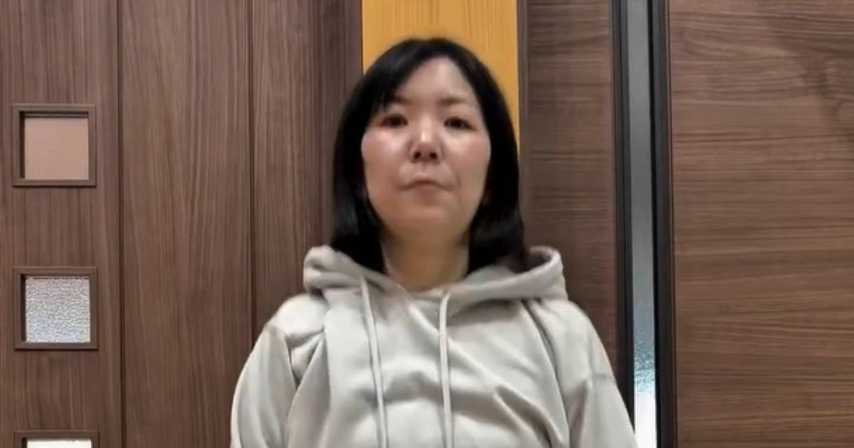 「服装がおばさん」と言われた41歳女性→“10歳若返り”イメチェンしたら……　印象激変ファッションに「めっちゃいい！！」「大勝利じゃないですか！」（1/2） | 女性 ねとらぼ