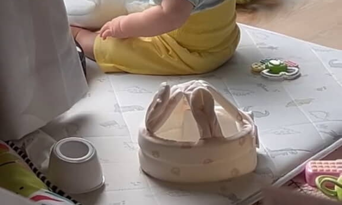 赤ちゃんが静かだな、と思いママがふと見ると……　思わぬ光景に「いやぁああ」「あれ、私泣いてる？」「心臓がもたない」（1/3） | 教育・子育て ねとらぼ