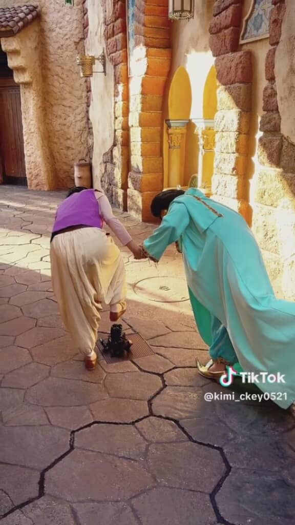 一見ふしぎなポーズですが……？