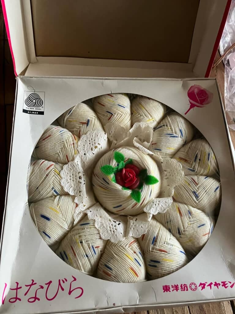 中に入っていたのは毛糸セット