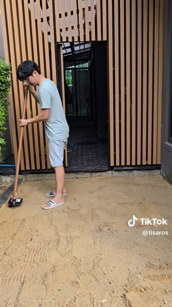 石の下の地面を平らにする