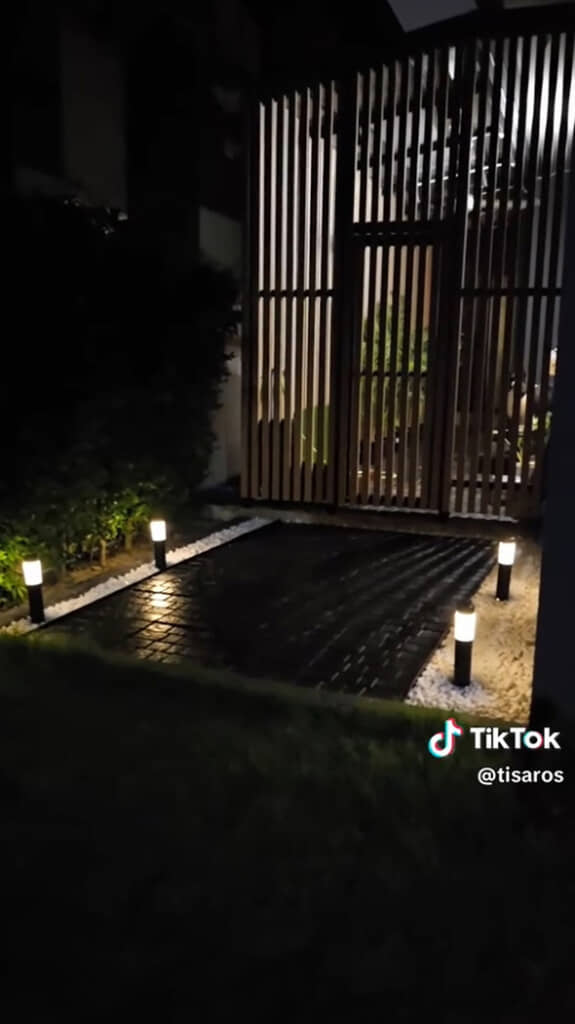 ムーディな玄関に