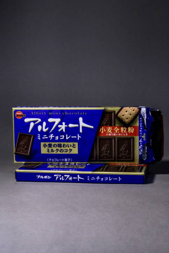 見慣れたアルフォートの箱が……