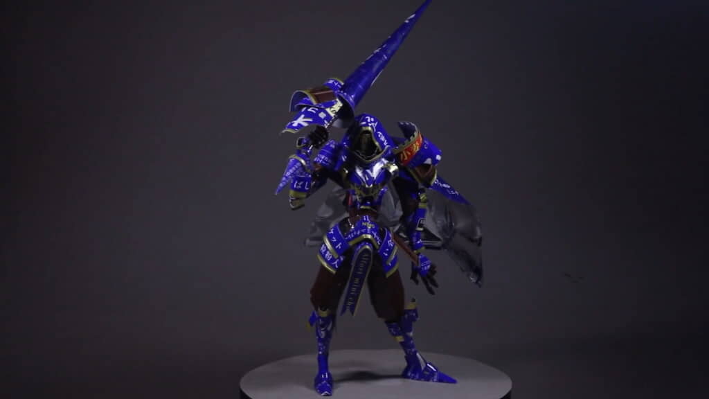 敵軍からは「青の悪魔」と恐れられていそうな威容