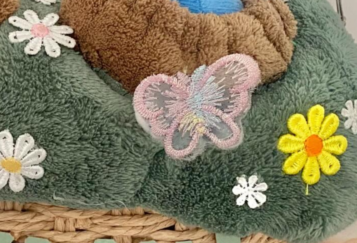 2児ママが100均の材料だけで推し専用のバッグを作ったら……　驚きの完成品に「公式もびっくりの神デザイン」「世界観が好き過ぎる」（1/3） | ライフスタイル ねとらぼ