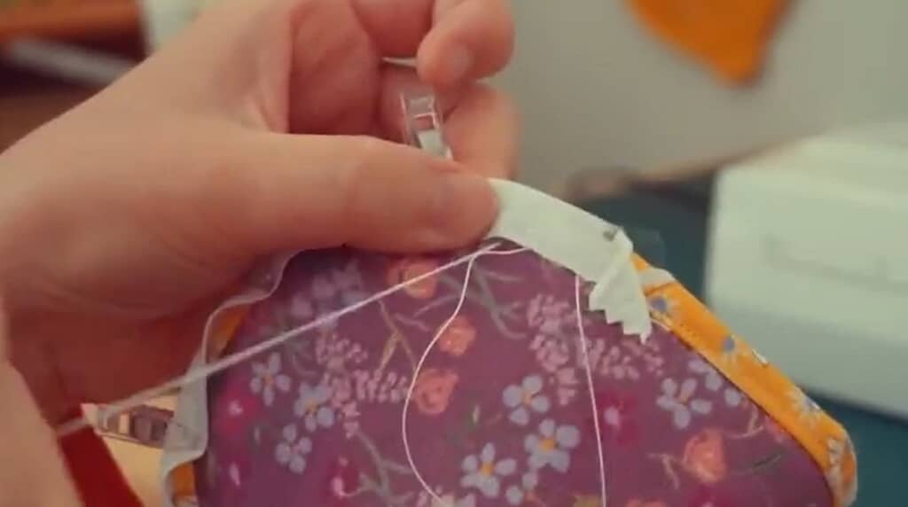 ファスナーを手縫いします