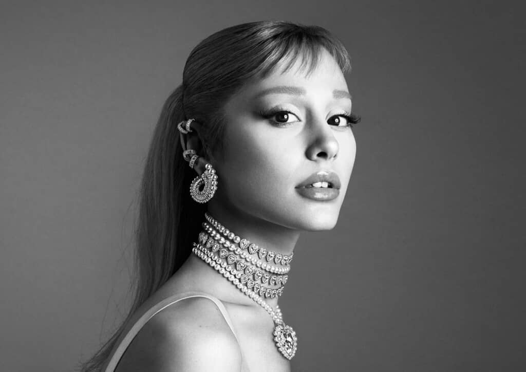 SWAROVSKI スワロフスキー アリアナグランデコラボ ピアス ショッパー SWAROVSKI - 新品✨アリアナ スワロフスキー ピアス ハート