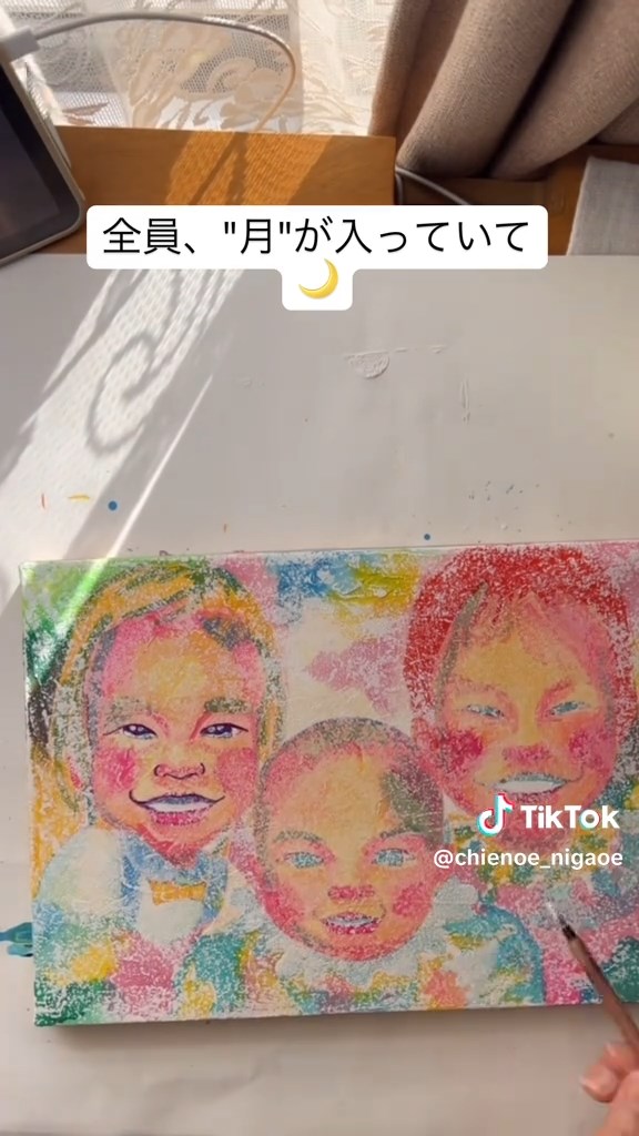 輪郭線が入って徐々に似顔絵らしく