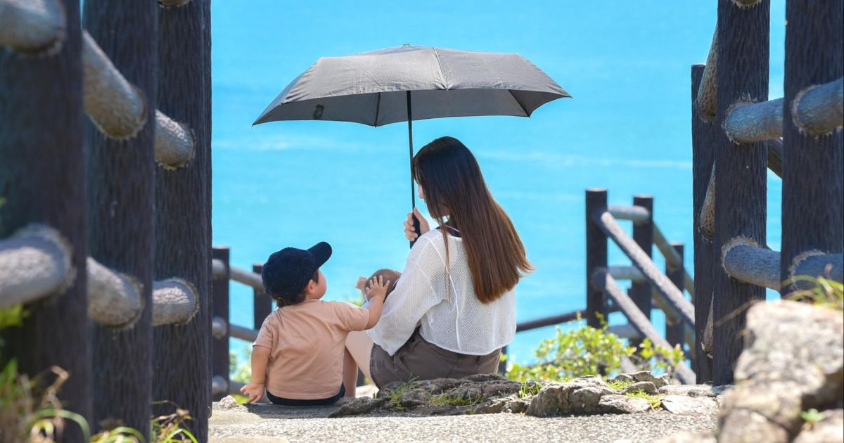 幼い妹の頭をなでていた兄、1年後……　“まさかの姿”にパパ感涙「なんか…いいなぁ…」「幸せってこういう形になるんですね」（1/3） | 育児 ねとらぼ