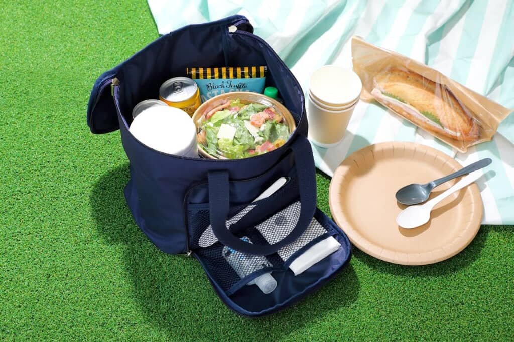 ポケットやホルダー付き