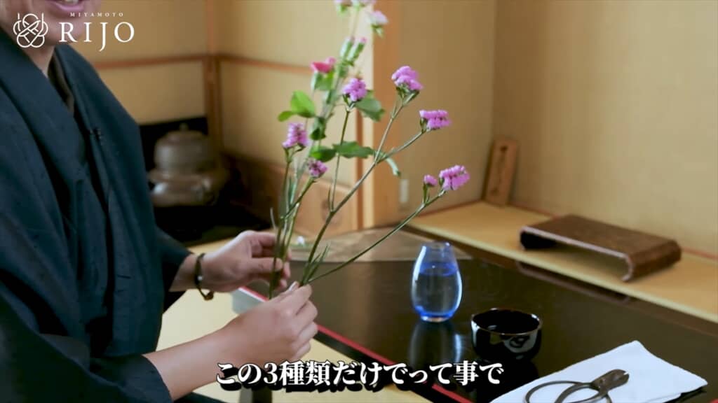 プロの華道家がスーパーで買った500円のお花で生け花