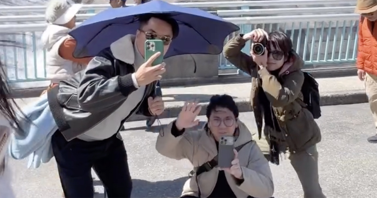 妹・友人が撮るとオシャレな1枚に→兄が撮ったら……「なんで？」　腹筋崩壊の“まさかの光景”が310万再生【海外】（1/2） | 写真 ねとらぼ