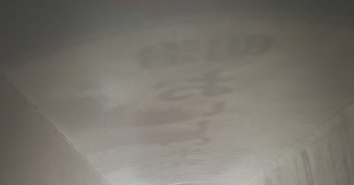 1歳娘のママ、“牛乳パックの中”をのぞいたら……「え？」　思わず絶叫“予想外すぎる光景”に「やられました！」「待ってた！！」（1/3） | 育児 ねとらぼ