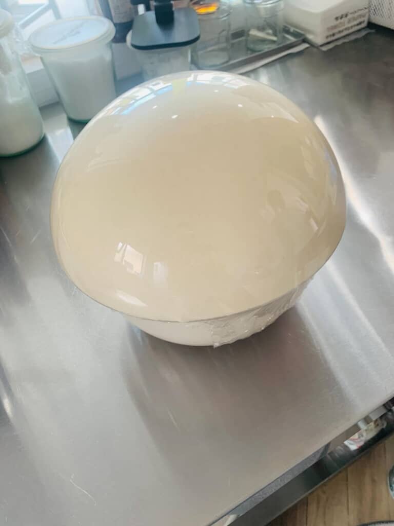 目を離したら膨らみすぎたパン生地