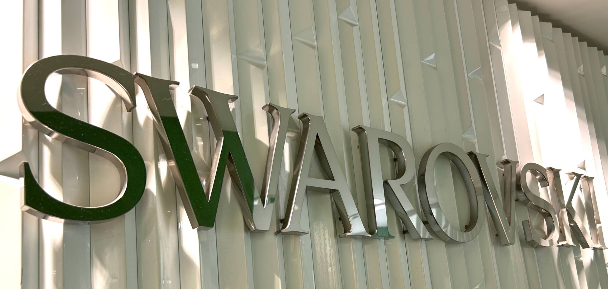 アリアナ・グランデ×スワロフスキーのコラボジュエリー、SNSで再び話題に「これお値段も可愛くて良い」「まっっじでかわいい買います」（1/3） | ファッション ねとらぼ