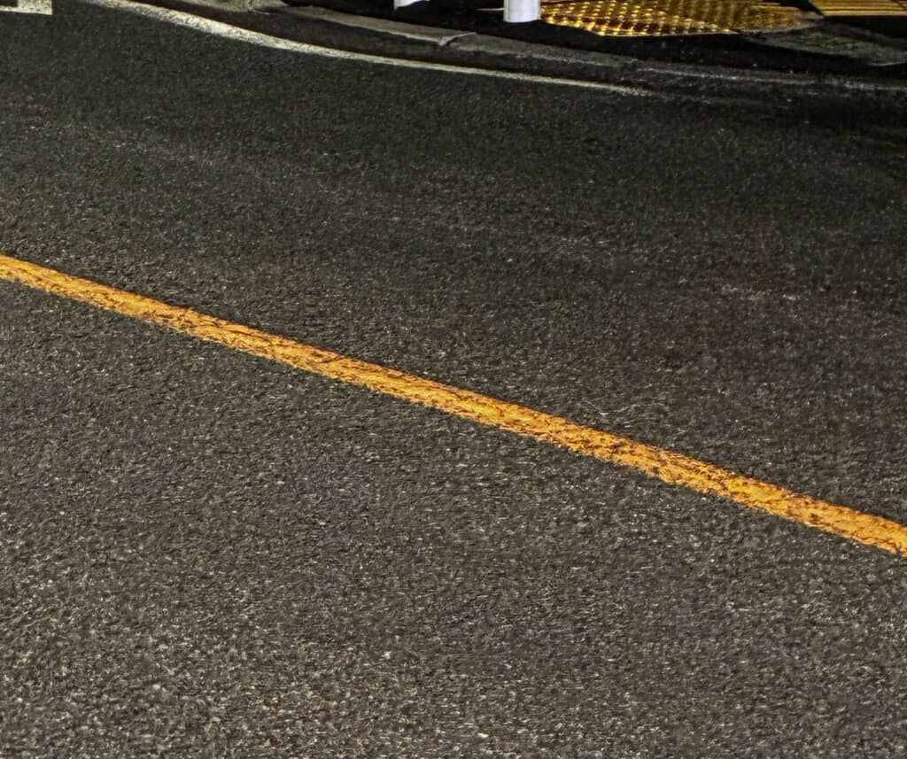 車道に面した歩道上に……