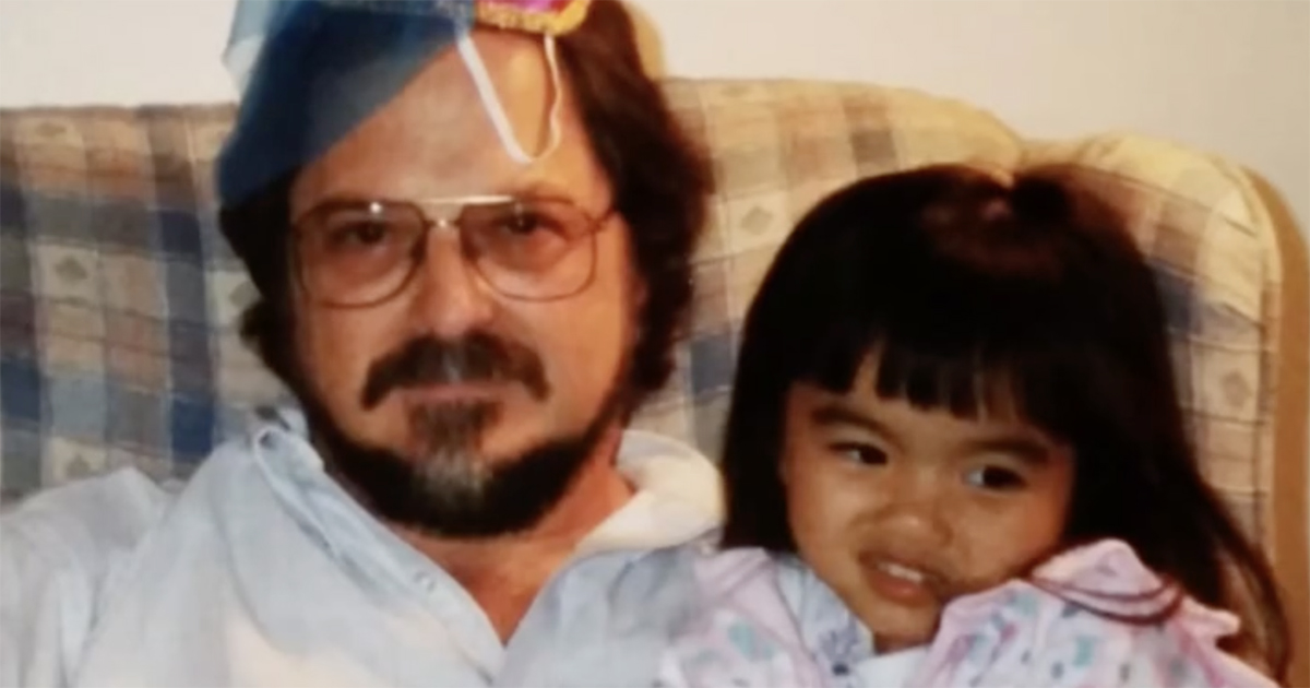 44歳で中国人の女の子を養子に迎えたパパ→29年後……「泣いてしまった」　“現在の姿”が63万再生【海外】（1/2） | ライフスタイル ねとらぼ