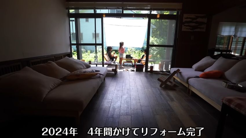 4年かけてリフォームした別荘から見える庭の景色