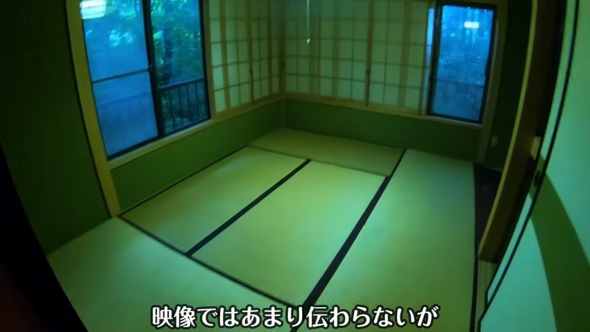 リフォーム前の全体的にカビている和室