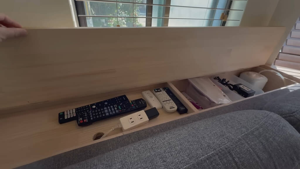 リモコンやゲームのコントローラーをしっかり収納
