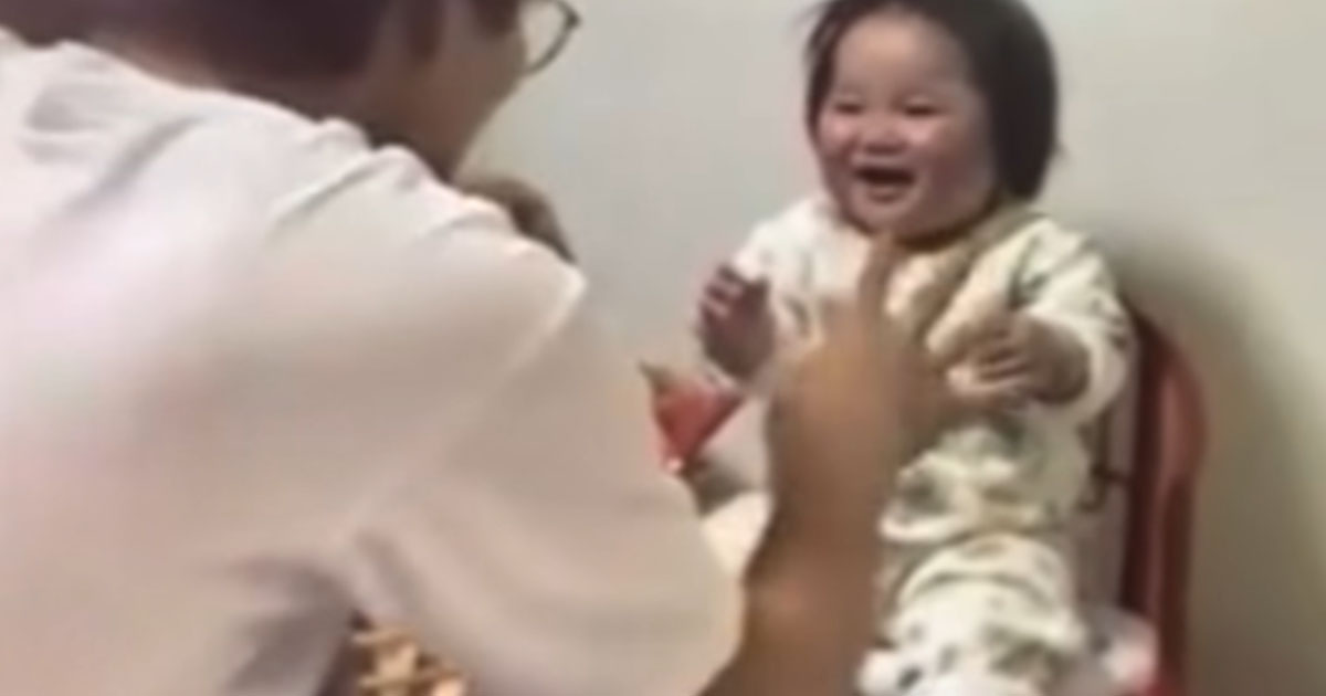 娘を笑顔にしてきたパパ→28年後……「泣きそう」「こっちまで幸せになるわーーー」　“現在の姿”に「本当いいお父さん」（1/2） | 育児 ねとらぼ