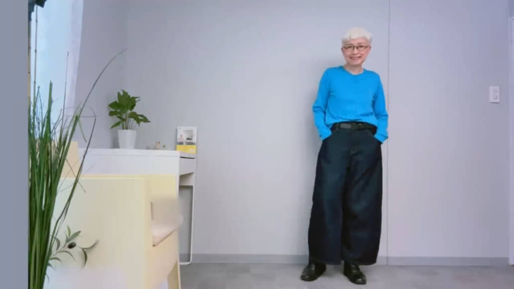 ブルーのカーディガンと合わせたら（パンツは股下60センチのタイプ）