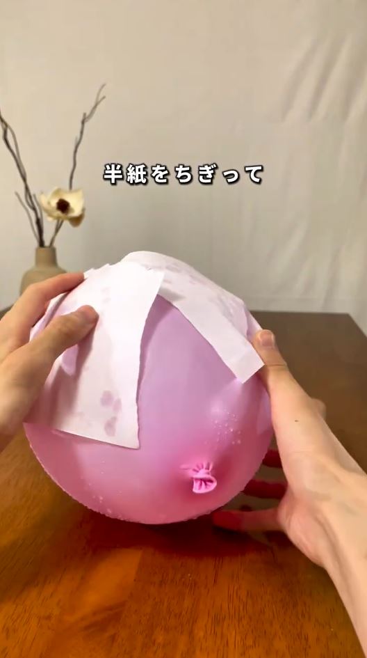 半紙をちぎって貼っていく