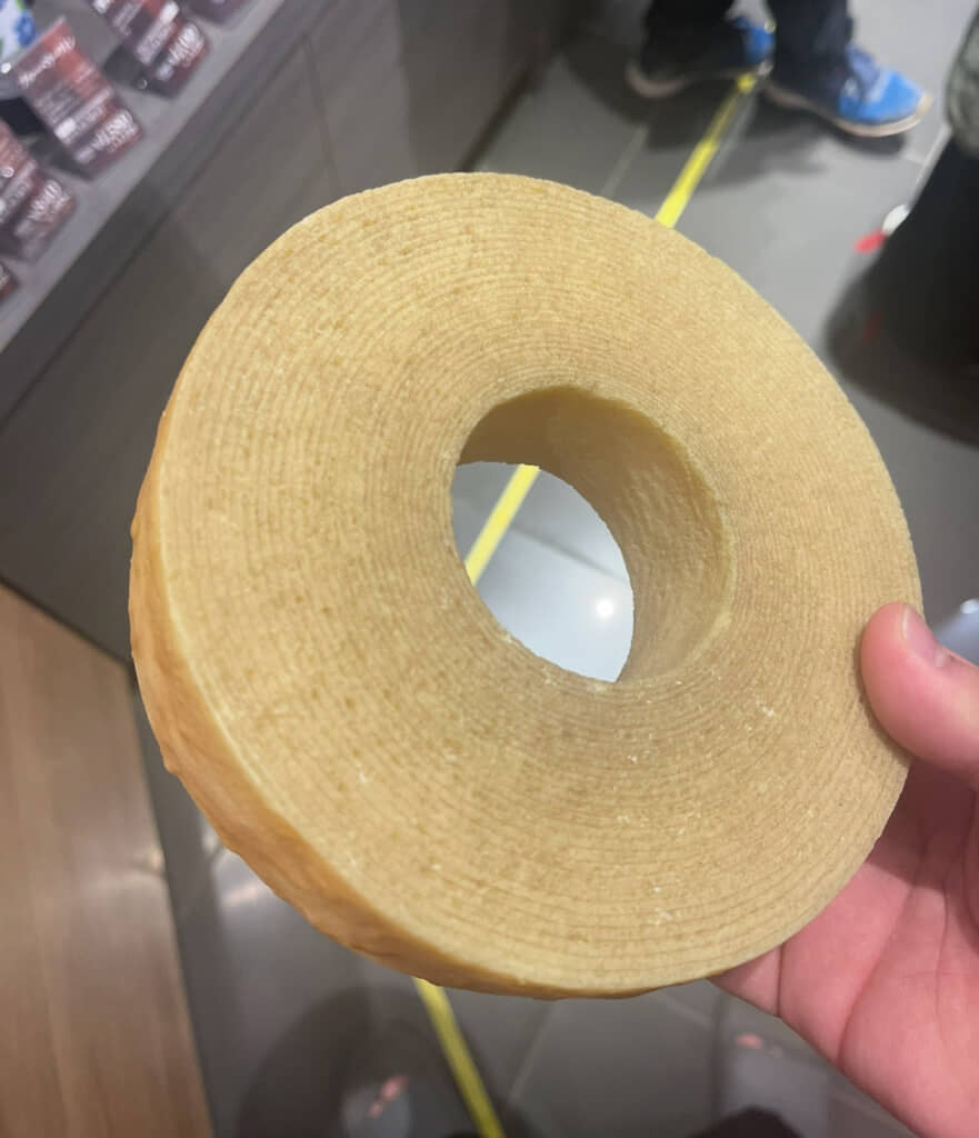 駅で拾われたバウムクーヘン