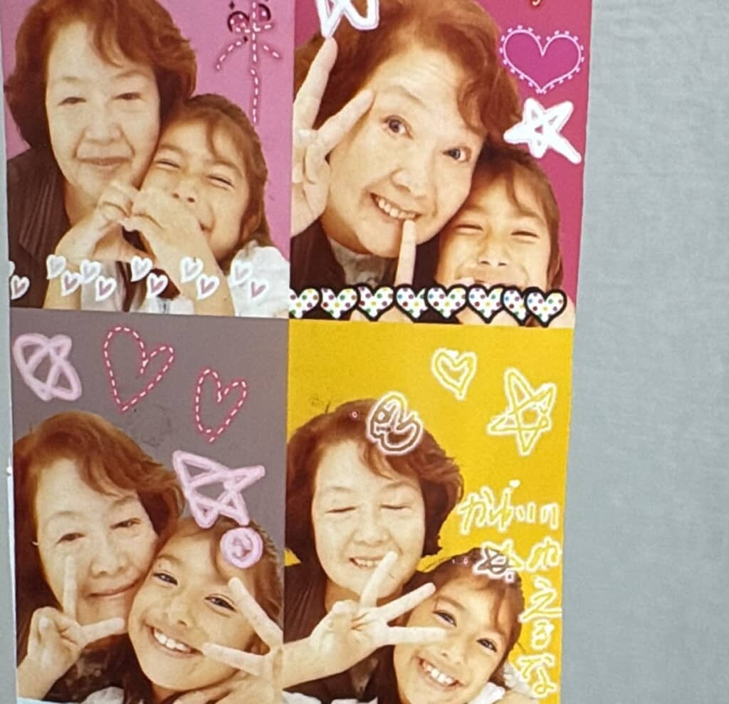 祖母と孫娘でとったプリクラ