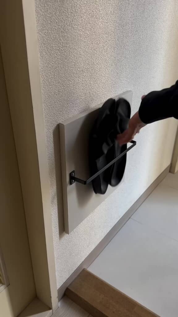 サンダルなどは壁に収納