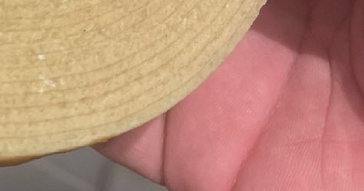 駅で「落としましたよ！」と手渡されたのは……「どゆことww」　“まさかの物体”が850万表示「電車の中で吹いたやんけ！！」（1/2） | 電車 ねとらぼ