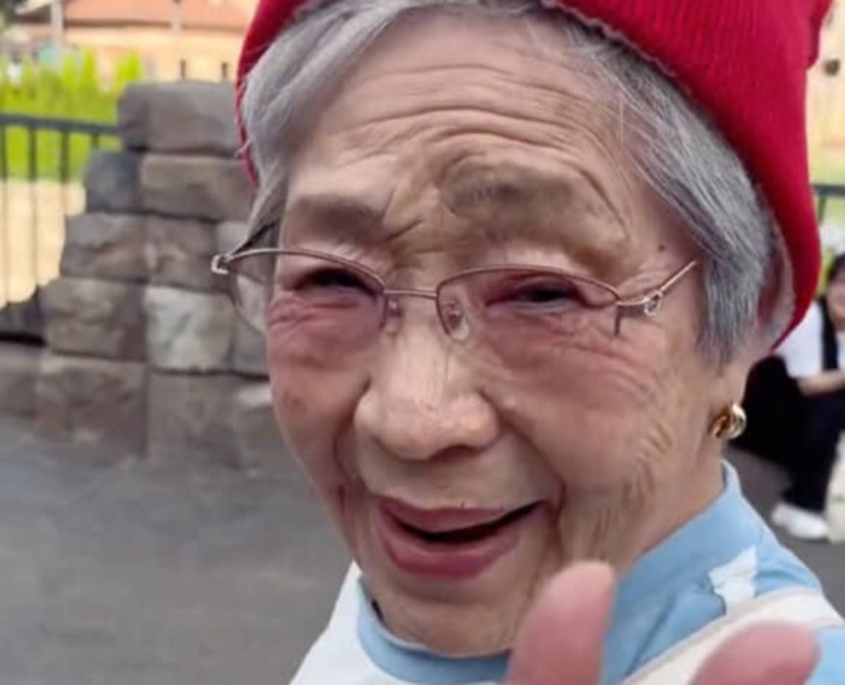 ディズニー仮装を満喫した82歳おばあちゃん→半年後……！　まさかの超展開に「なぜか号泣」「こんな風に歳を重ねたい」（1/3） | ディズニー ねとらぼ