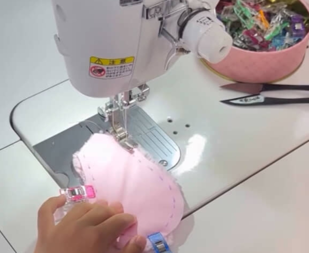 ミシンを覚えたての6歳娘「ぬいぐるみが作りたい」→“洋裁の先生”と挑戦したら……　「す、す、す、すごい!!!」「ただただ尊い」と称賛の声（1/3） | 育児 ねとらぼ