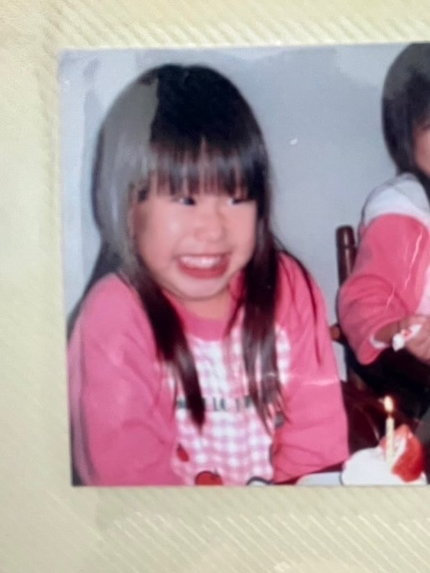 歯を見せて元気いっぱいに笑う5歳のkeitoさん