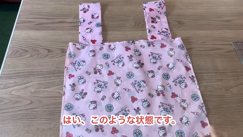 持ち手とカラーゴムを縫い付けました