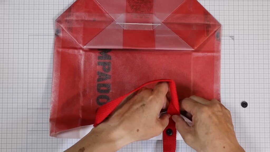 メタルホックを取り付ける